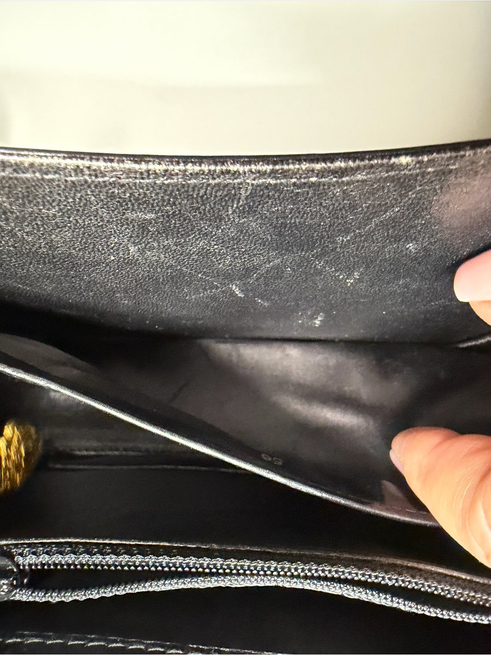 Gucci Black Leather Shoulder Bag with Gold-Tone Buckle - Picture 11 of 11